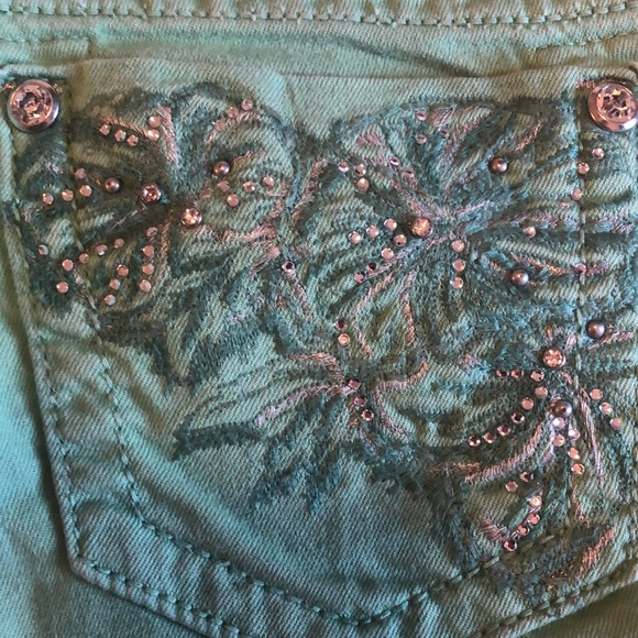 Miss me poinsettia design - Picture 5 of 7